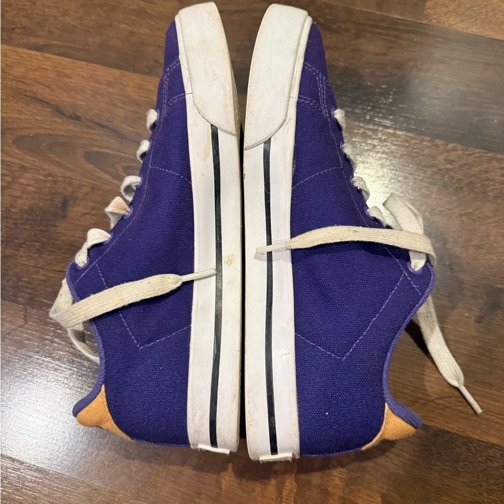 Unique UW University of Washington Nike Purple and Yellow Sneakers (women’s 7.5)